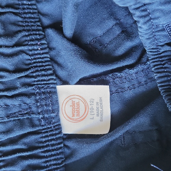 Boys shorts size 10-12 - Picture 3 of 6